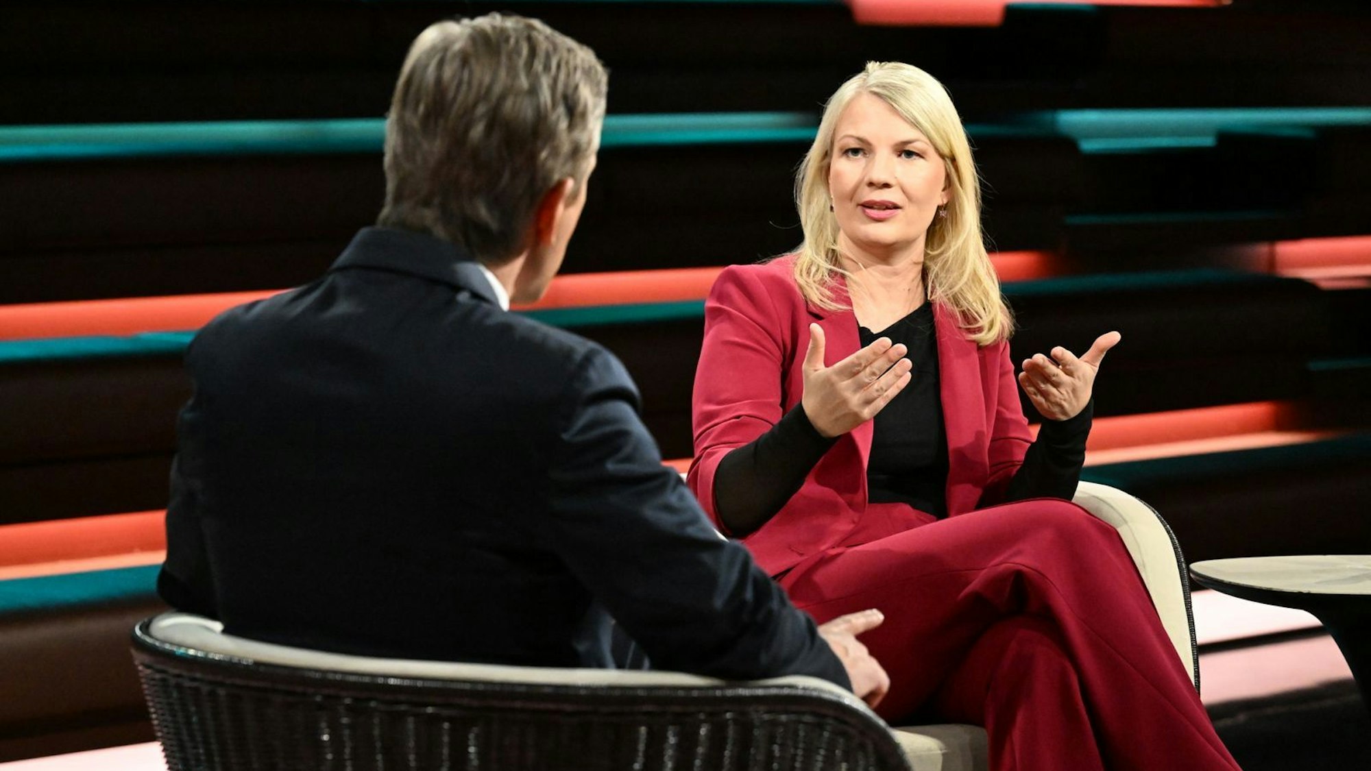 Annett Meiritz, Journalistin und jahrelange US-Korrespondentin des „Handelsblatts“ warnte bei Lanz vor einer „Entwarnung“. (Bild: ZDF/ Cornelia Lehmann)