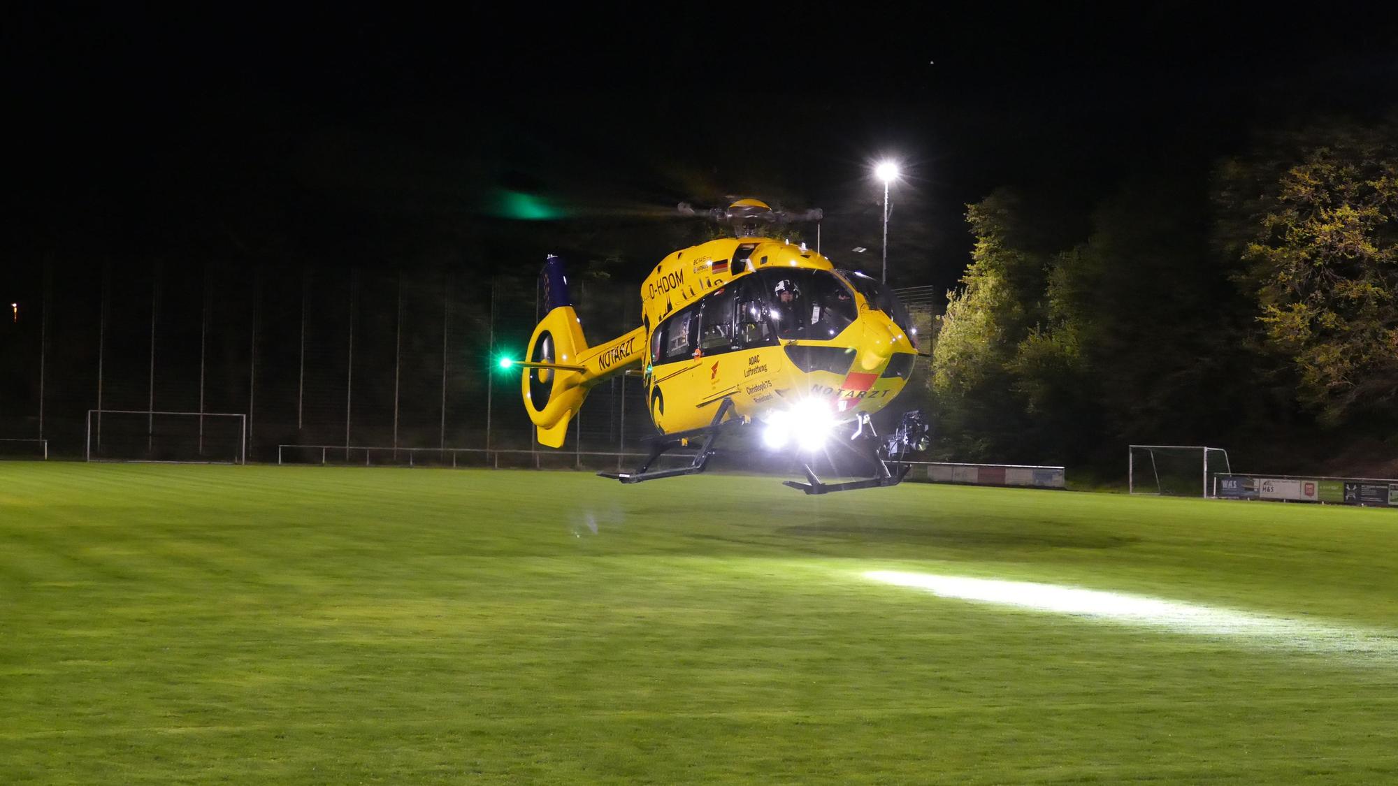 Auf dem Sportplatz des SV Birlinghoven landete der Rettungshubschrauber Christoph Rheinland.