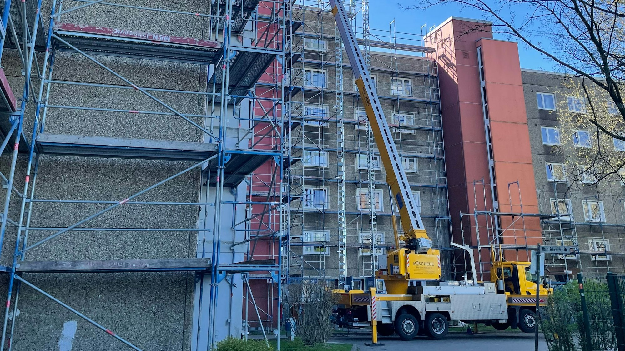 Aktuelle Baumaßnahmen an den Treppentürmen in der Siedlung