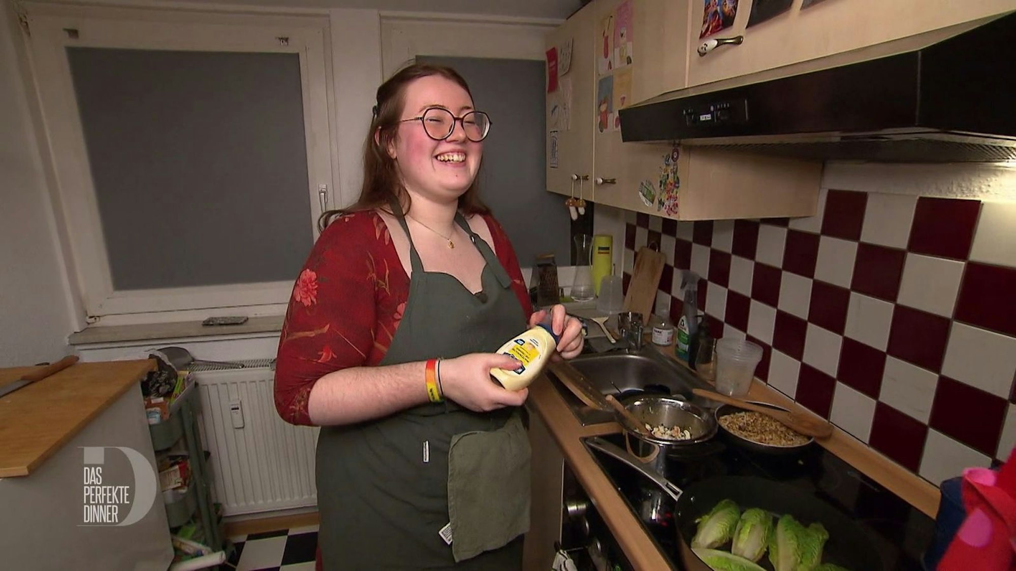 Ein Klecks Mayonnaise soll die Langustenschwänze verfeinern.
(Bild: RTL)