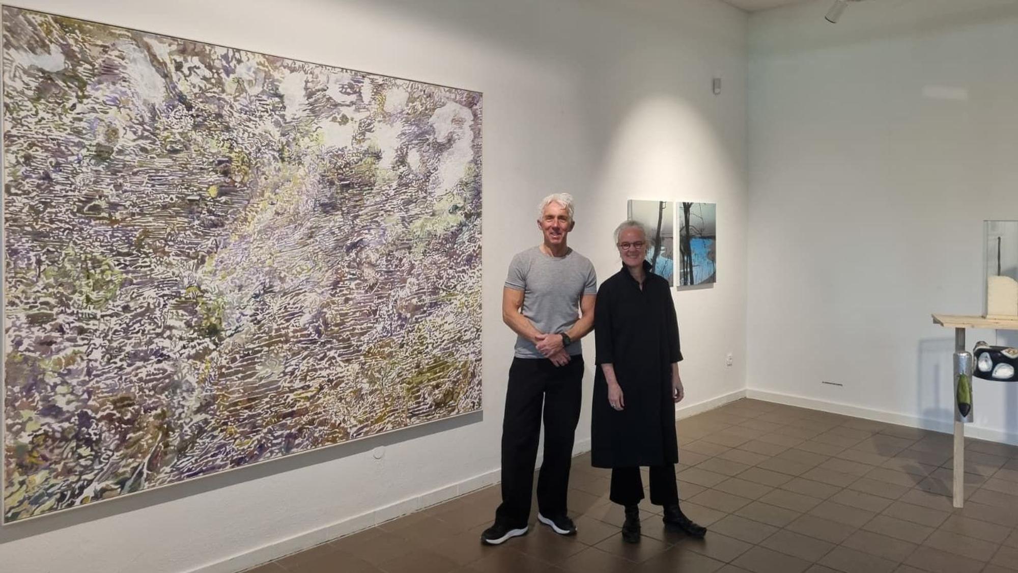 Josef Schiefer und Susanne Wedewer-Pampus in der neuen Ausstellung „sagmal_kunst“ des Kunstvereins Leverkusen.
