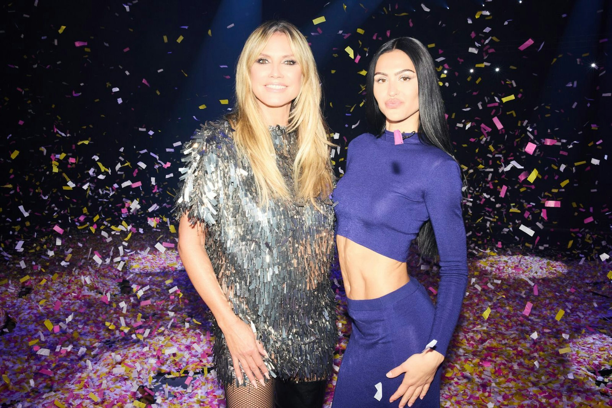 Heidi Klum (links) bekommt Unterstützung von US-Model Amelia Gray. (Bild: ProSieben/Max Montgomery)