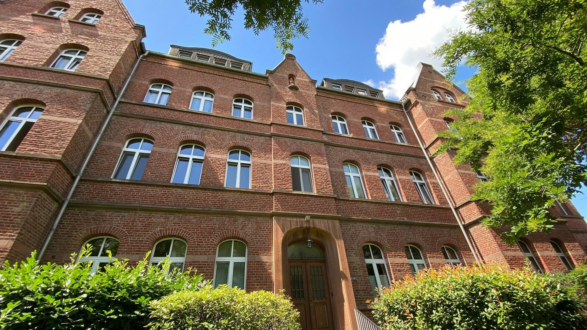 Das Bild zeigt das Marienhospital in Brühl.