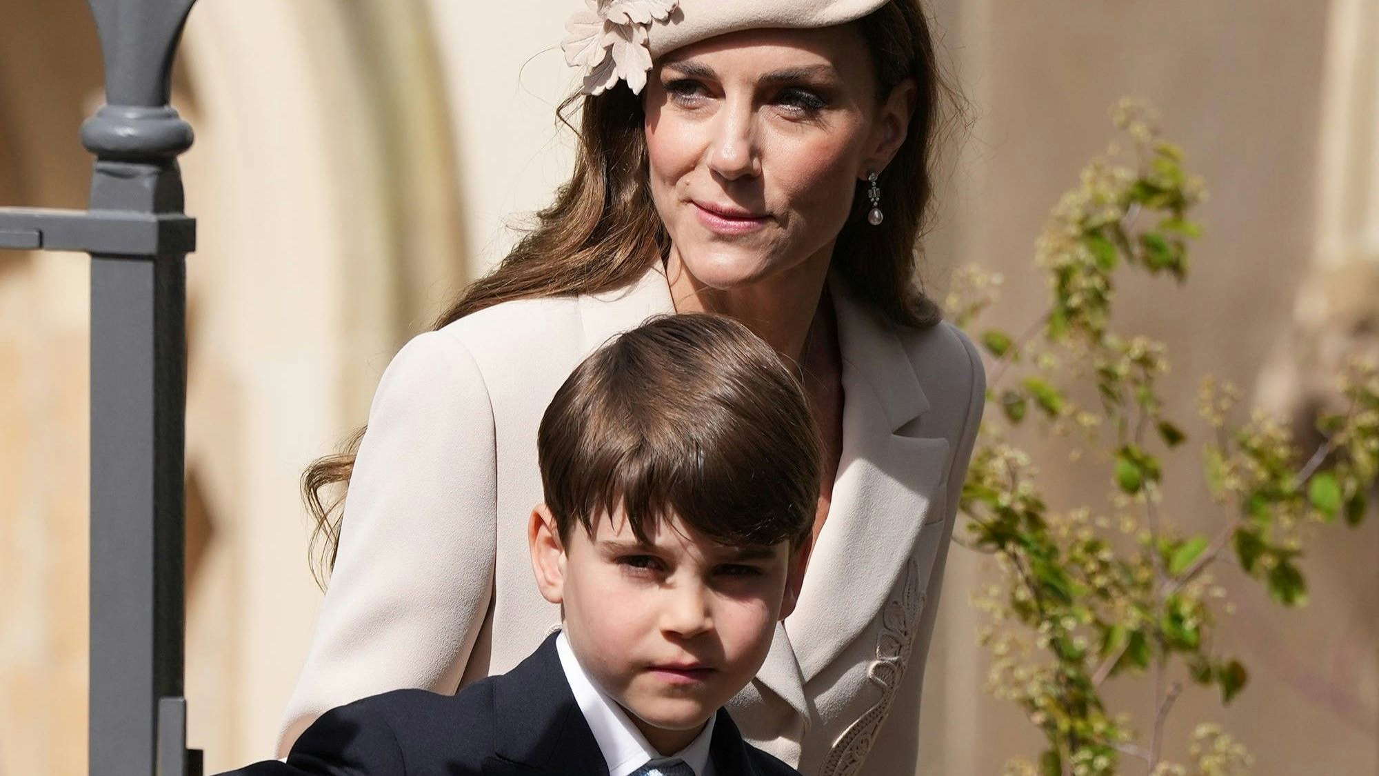 Prinzessin Kate und ihr Sohn Prinz Louis beim Ostergottesdienst.
