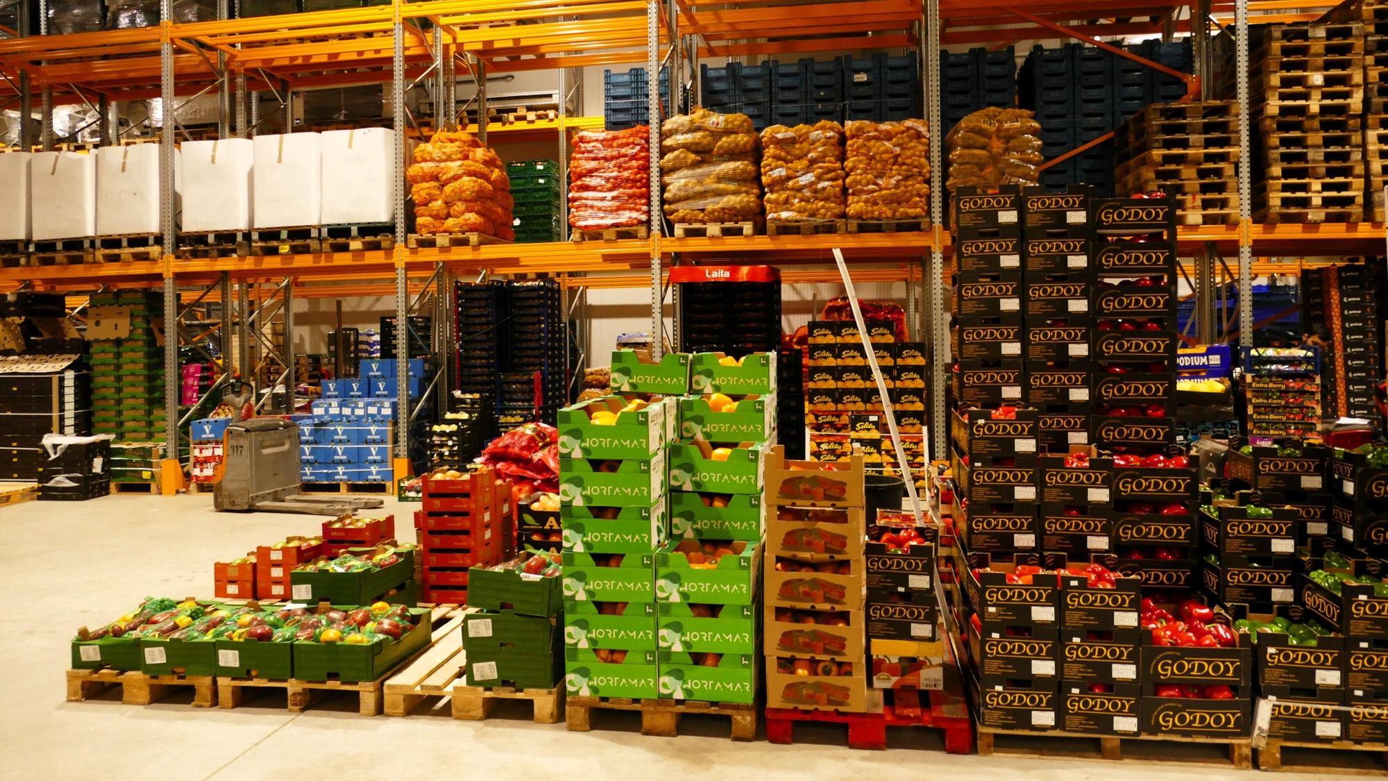 Zwölf Händler verkaufen weiter Obst und Gemüse in einem neuen Frischezentrum – bis zum Jahreswechsel waren sie am Großmarkt ansässig.