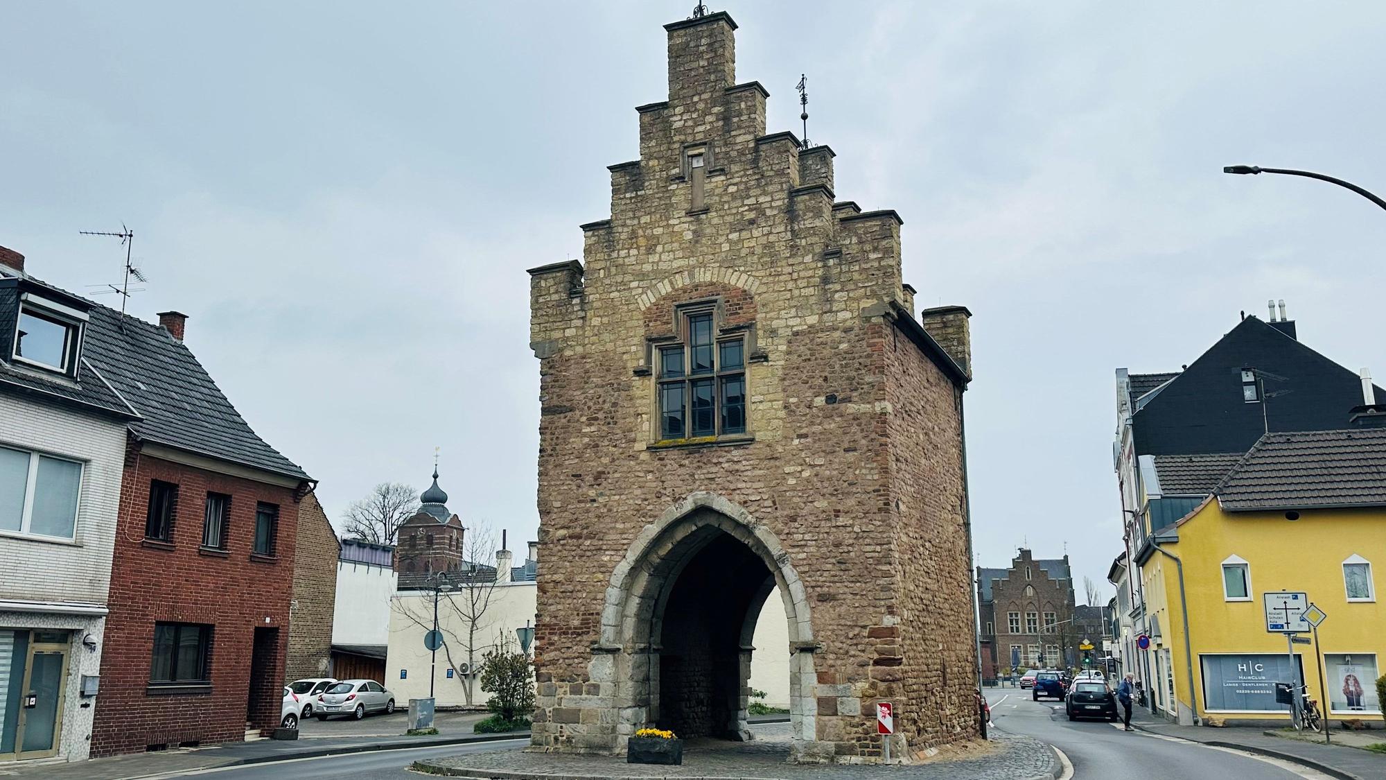 Das Bild zeigt ein historisches Stadttor.