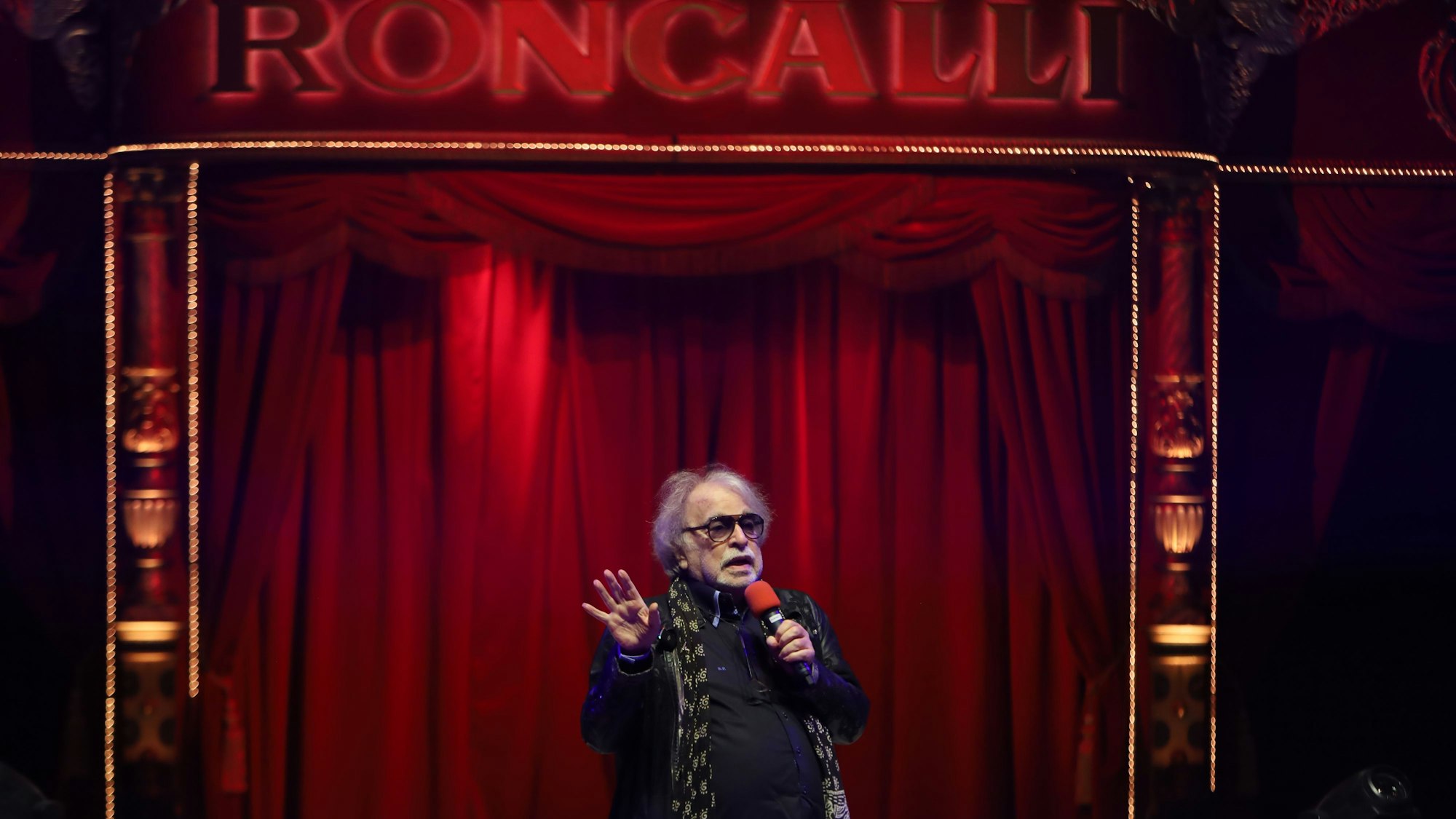 10.04.2026, Köln: Premiere beim Gastspiel 2026 des Zirkus Roncalli („Circus-Theater“) auf dem Neumarkt. Foto: Arton Krasniqi
