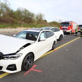 Bei einem Auffahrunfall ist ein BMW-Fahrer verletzt worden.