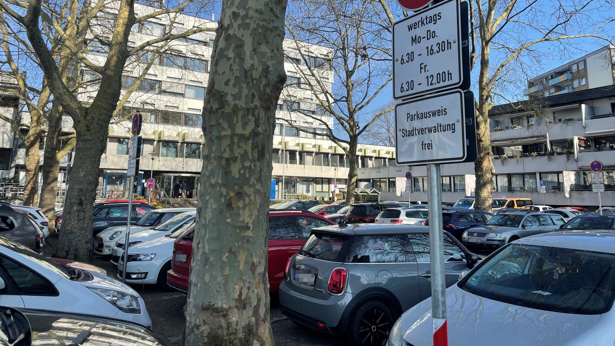 Rathausparkplatz