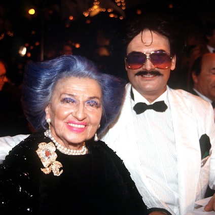 Der Münchner Modemacher Rudolph Moshammer zeigte sich gemeinsam mit seiner Mutter Else bei einem Filmball in München.