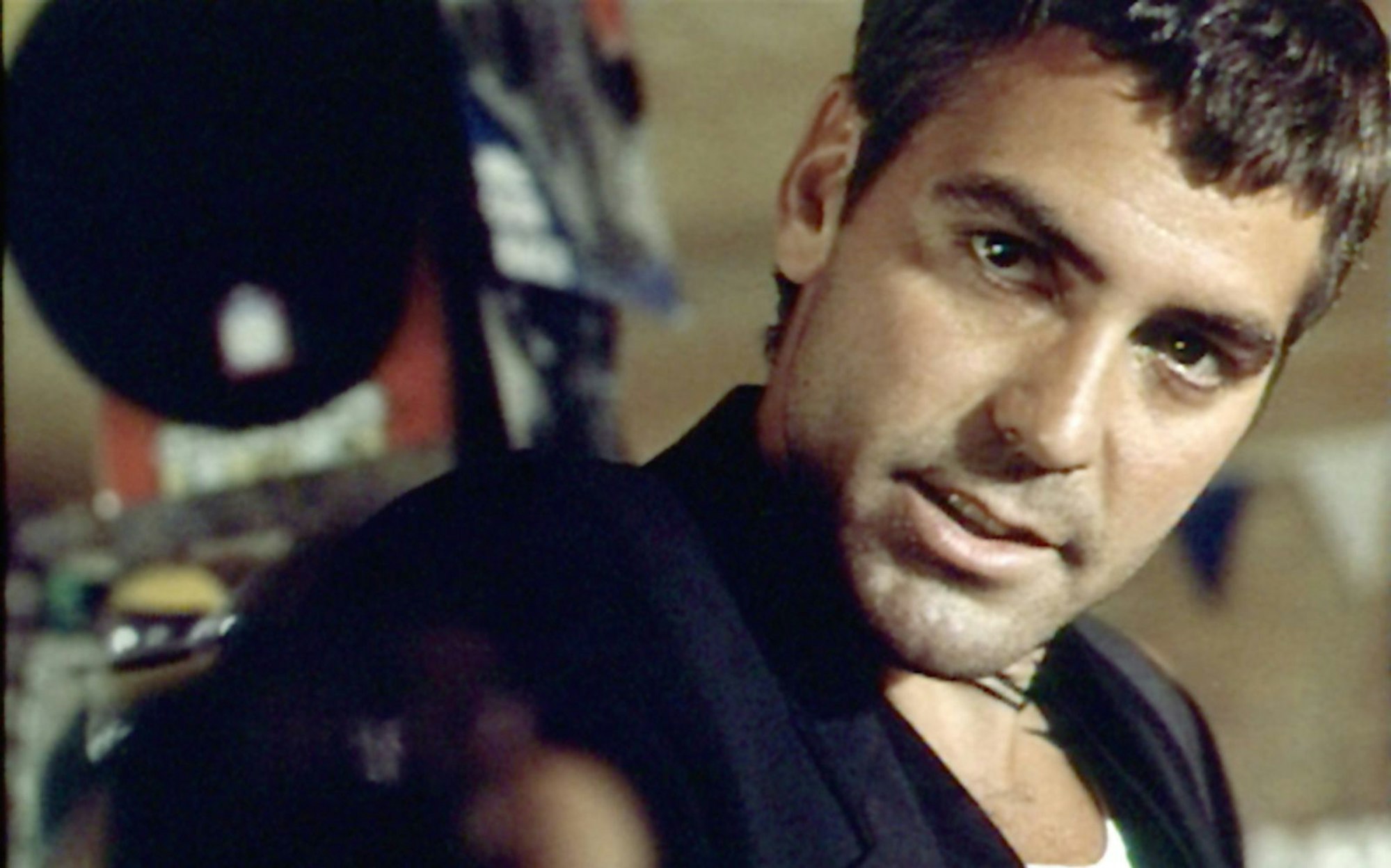 Der Kultfilm „From Dusk Till Dawn“ von 1996 mit George Clooney in der Hauptrolle ist eines der stilprägendsten Kinoabenteuer der 90er-Jahre. (Bild: RTLZWEI)