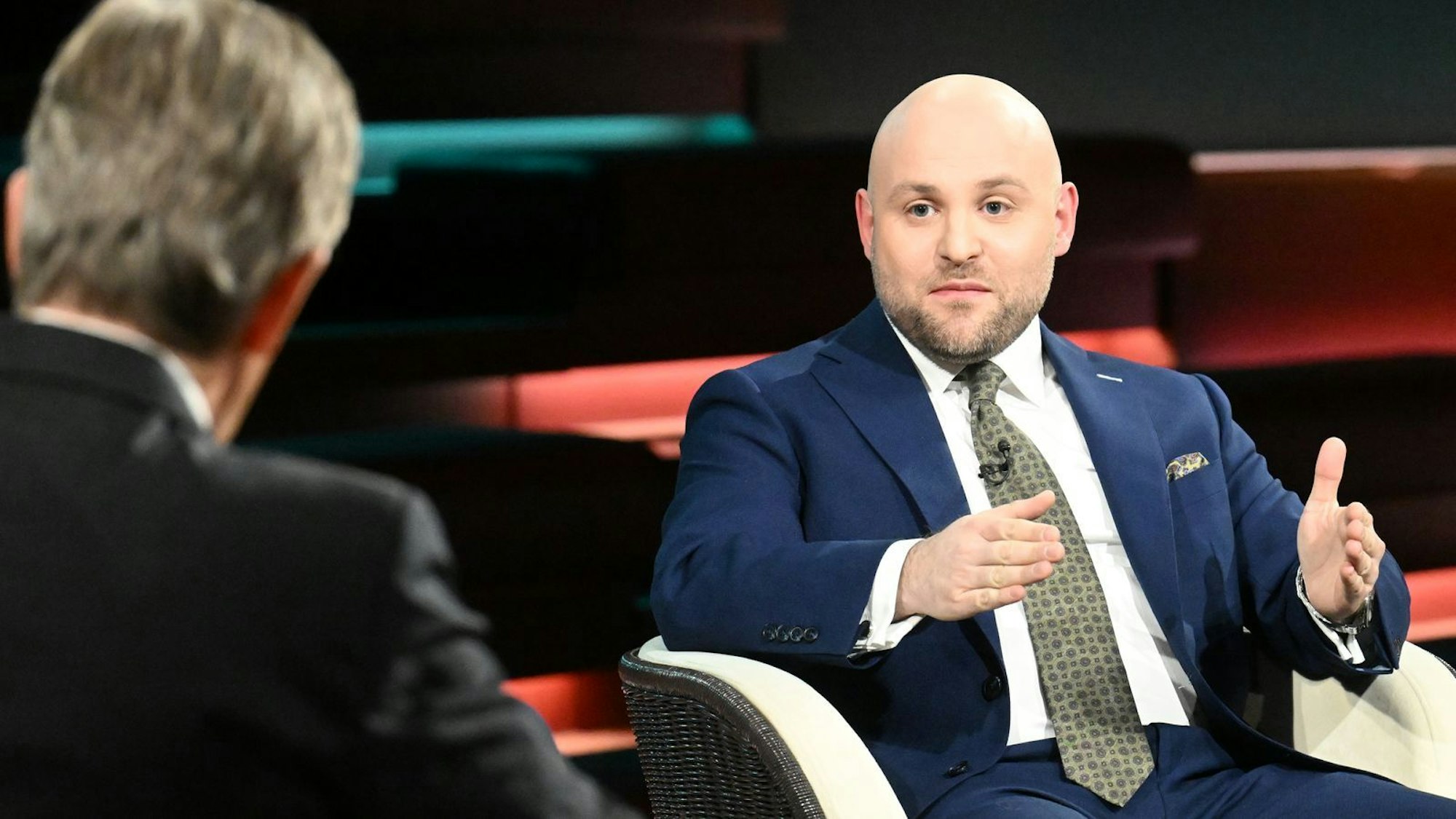 AfD-Politiker Markus Frohnmeier sagte bei „Markus Lanz“: „Ich möchte mich nicht dafür entschuldigen müssen oder schämen, Deutscher zu sein.“ (Bild: ZDF / Cornelia Lehmann)