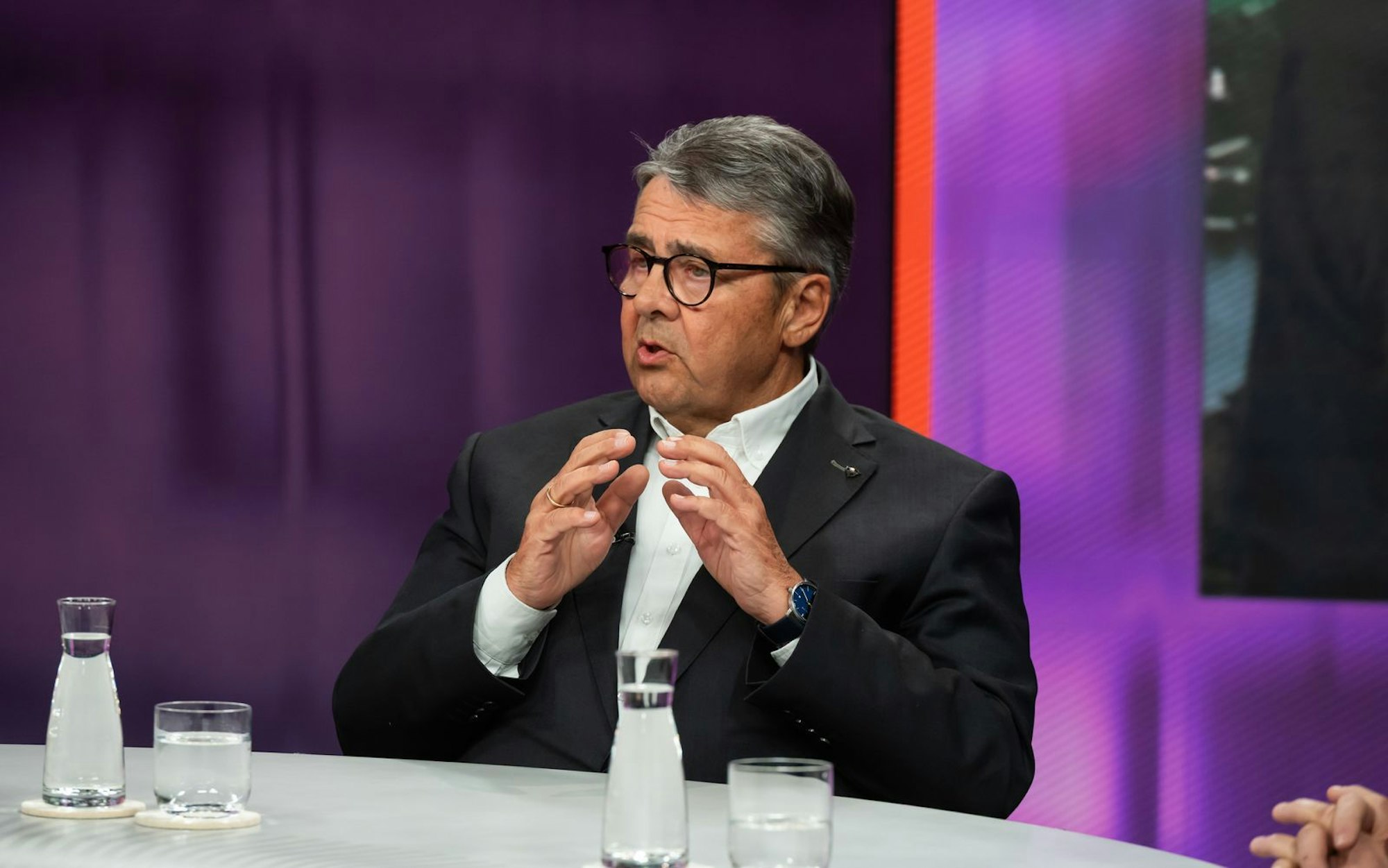 Sigmar Gabriel glaubt, dass die neuen Machthaber im Iran „eine Runde dümmer, eine Runde radikaler als die alten“ seien. (Bild: ZDF/Jule Roehr)