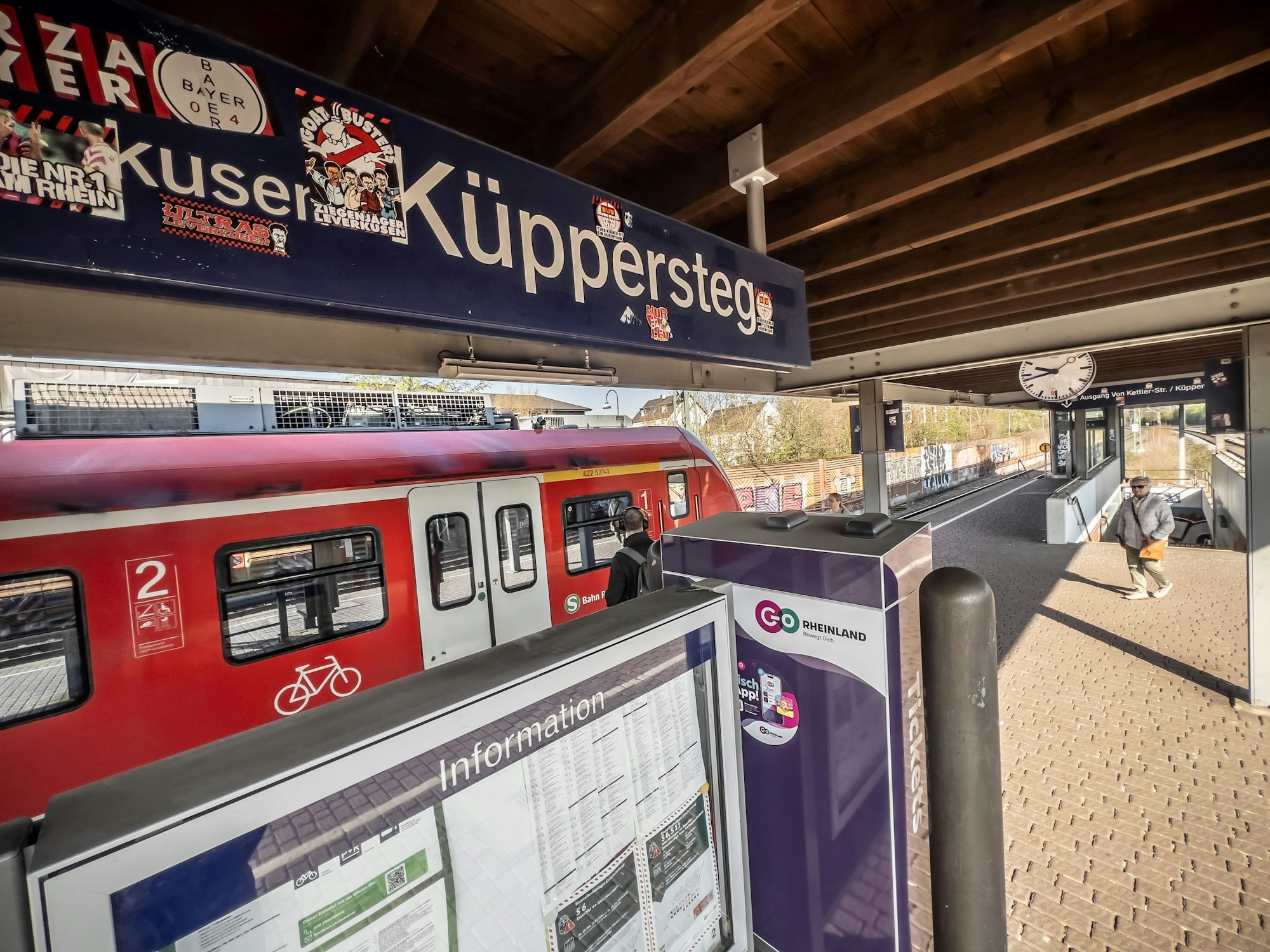 Bahnhof Küppersteg mit einer S-Bahn.
Bild: Ralf Krieger