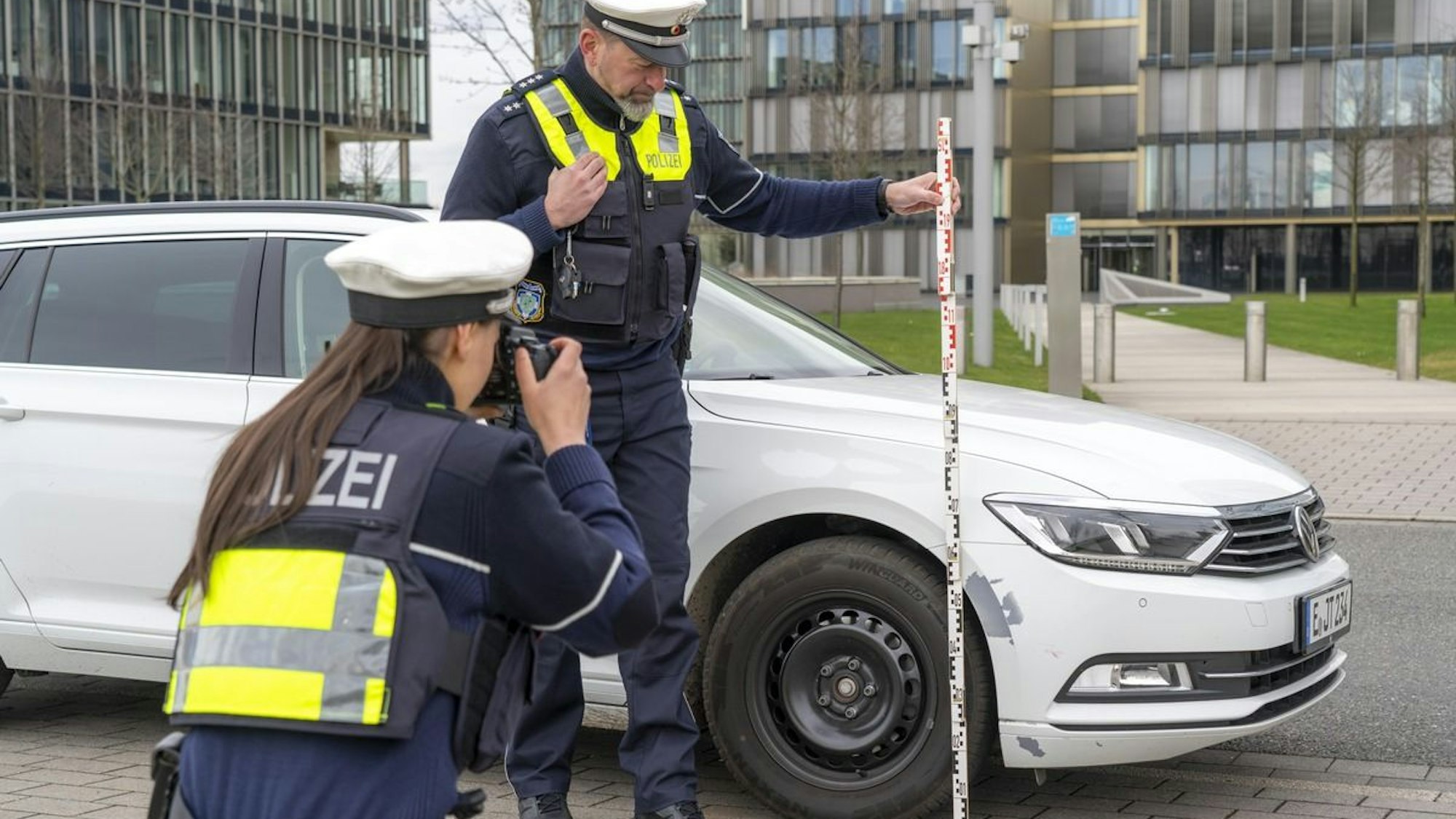 Verkehrsunfallflucht in Ratingen: Radfahrer flüchtet nach Unfall.