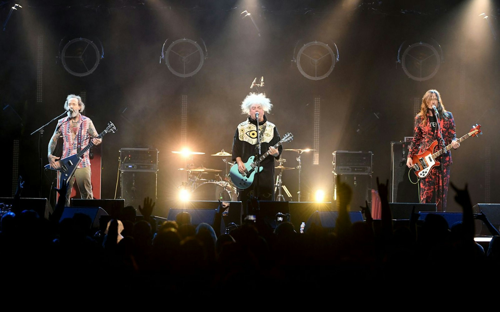 Viele Menschen können die Musik der Melvins (Bild) nicht ertragen, und viele Menschen können auch die Musik von Napalm Death nicht ertragen. Jetzt haben die Melvins und Napalm Death ein gemeinsames Album aufgenommen (“Savage Imperial Death March“). (Bild: Getty Images/Kevin Winter)