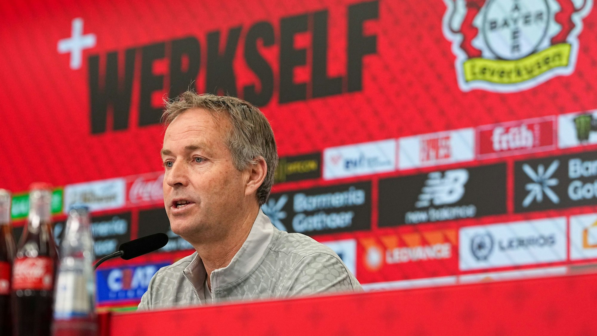 03.04.2026, xydrx, Fußball, Pressekonferenz Bayer 04 Leverkusen mit Cheftrainer Kasper Hjulmand vor dem Bundesliga Spiel gegen den VfL Wolfsburg in der BayArena, Saison 2025 2026 DFB regulations prohibit any use of photographs as image sequences and or quasi-video. *** 03 04 2026, xydrx, Football, Press conference Bayer 04 Leverkusen with head coach Kasper Hjulmand before the Bundesliga match against VfL Wolfsburg in the BayArena, season 2025 2026 DFB regulations prohibit any use of photographs as image sequences and or quasi video Copyright: HMBxMedia/YannisxDreimann