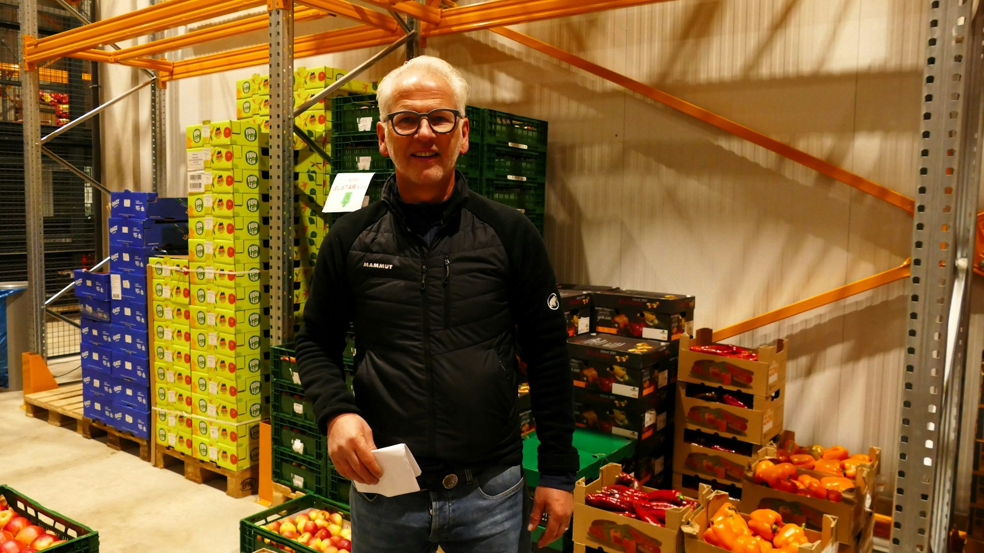 Mario Winkler, der Marktstände in Brück und Longerich betreibt, kauft täglich im ABA-Frischezentrum ein.