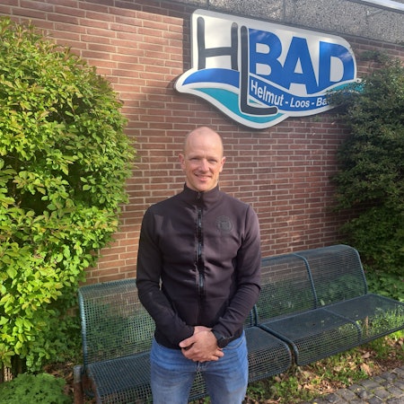 Dominik Schreiter ist Vorsitzender der Spielvereinigung Lülsdorf-Ranzel. Er setzt sich für die Sanierung des in die Jahre gekommenen Niederkasseler Hallenbades und dessen Weiterbetrieb als Bürgerbad ein.