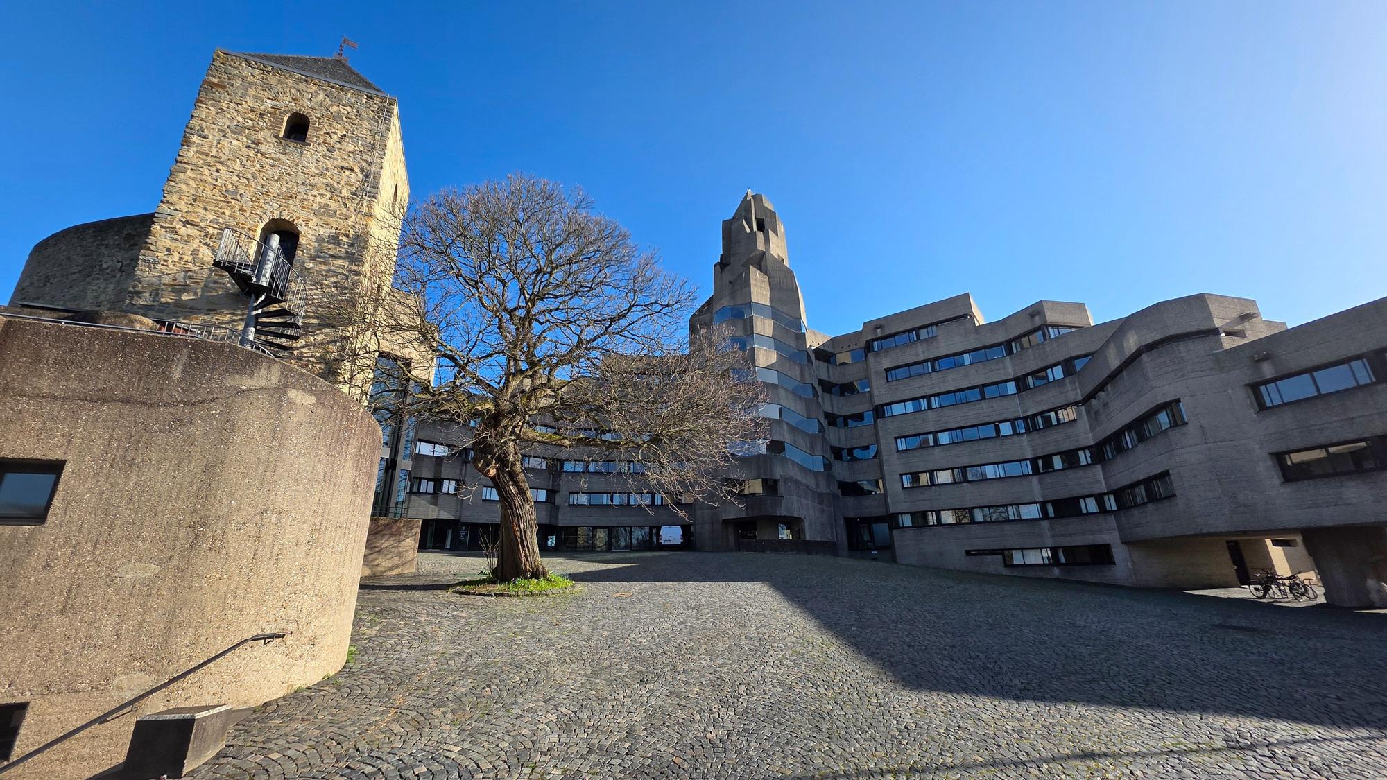 Blick in den Innenhof des Bensberger Rathauses.