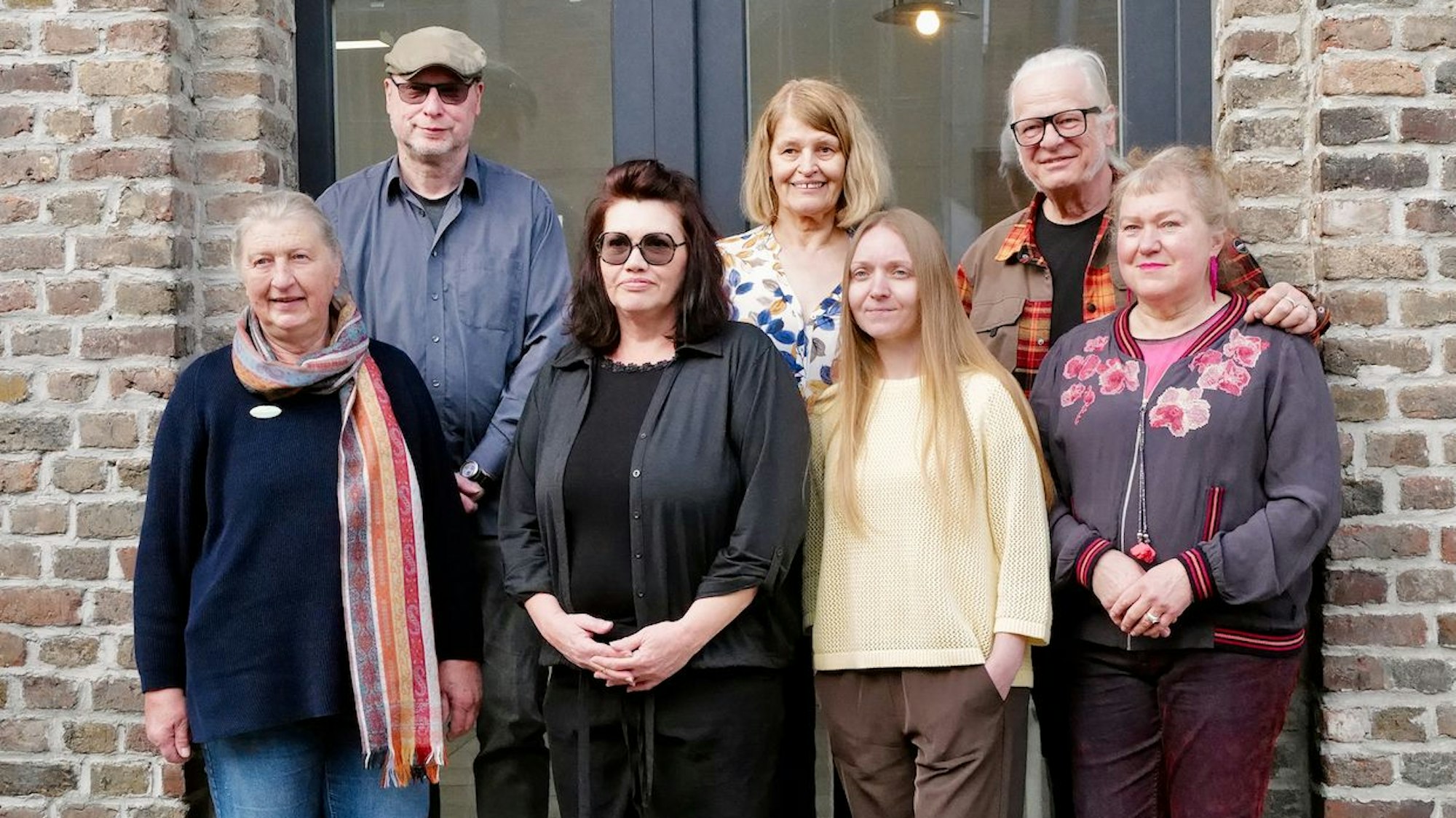 Wolfsgroschenroman der Kunstinitiative im Heimatverein Eitorf. Gruppenbild rechts Veit Beck, 2.v.r. Alwin Müller