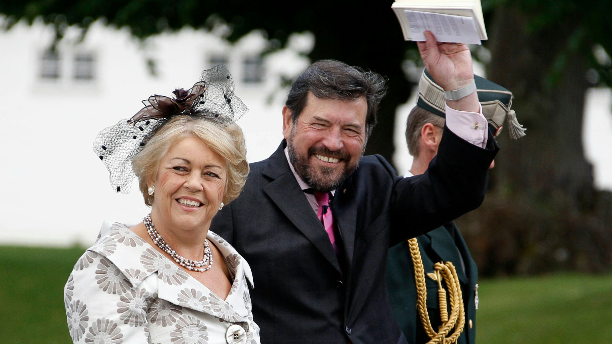 Bei der Taufe von Prinzessin Isabella Ingrid Margrethe am 30. Juni 2007 in Fredensborg (bei Kopenhagen) war Marys Vater John Dalgleish Donaldson gemeinsam mit seiner Ehefrau Susan Elisabeth Donaldson anwesend.