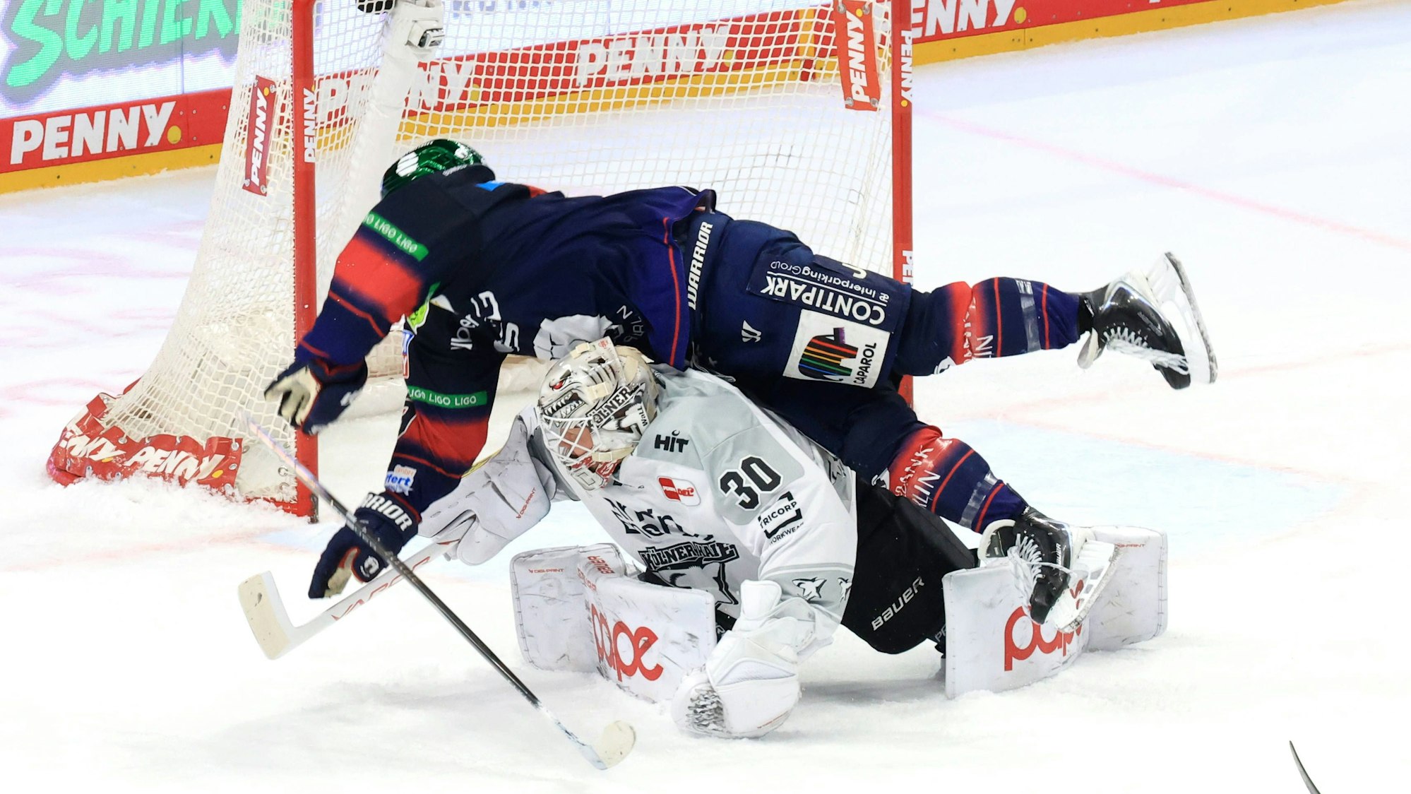 DEU, DEL, 1.EBL, Eisbaeren vs. Koelner Haie, / 12.04.2026, Uber-Arena, Berlin, DEU, DEL, 1.EBL, Eisbaeren vs. Koelner Haie, im Bild Markus Vikingstad Eisbaeren Berlin 37, JANNE JUVONEN Koelner Haie 30 *** DEU, DEL, 1 EBL, Eisbaeren vs Koelner Haie, 12 04 2026, Uber Arena, Berlin, DEU, DEL, 1 EBL, Eisbaeren vs Koelner Haie, in the picture Markus Vikingstad Eisbaeren Berlin 37 , JANNE JUVONEN Koelner Haie 30 nordphotoxGmbHx/xEngler nph00076