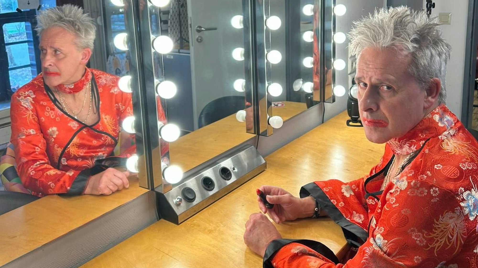 Fußball-Weltmeister Pierre Littbarski bei den Proben zu seinem Theaterstück.