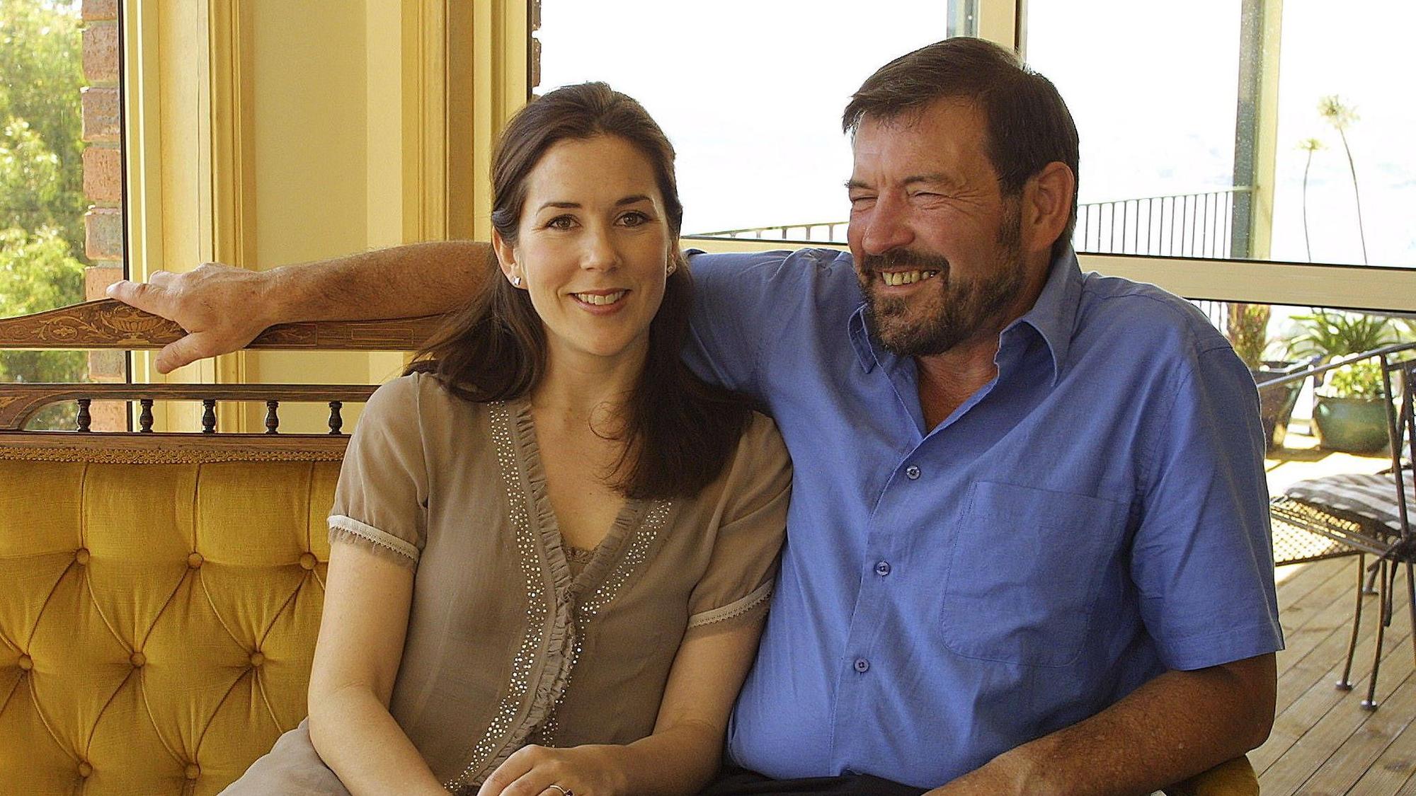 Die damalige Mary Donaldson mit ihrem Vater John Dalgleish Donaldson in seinem Haus in Hobart.