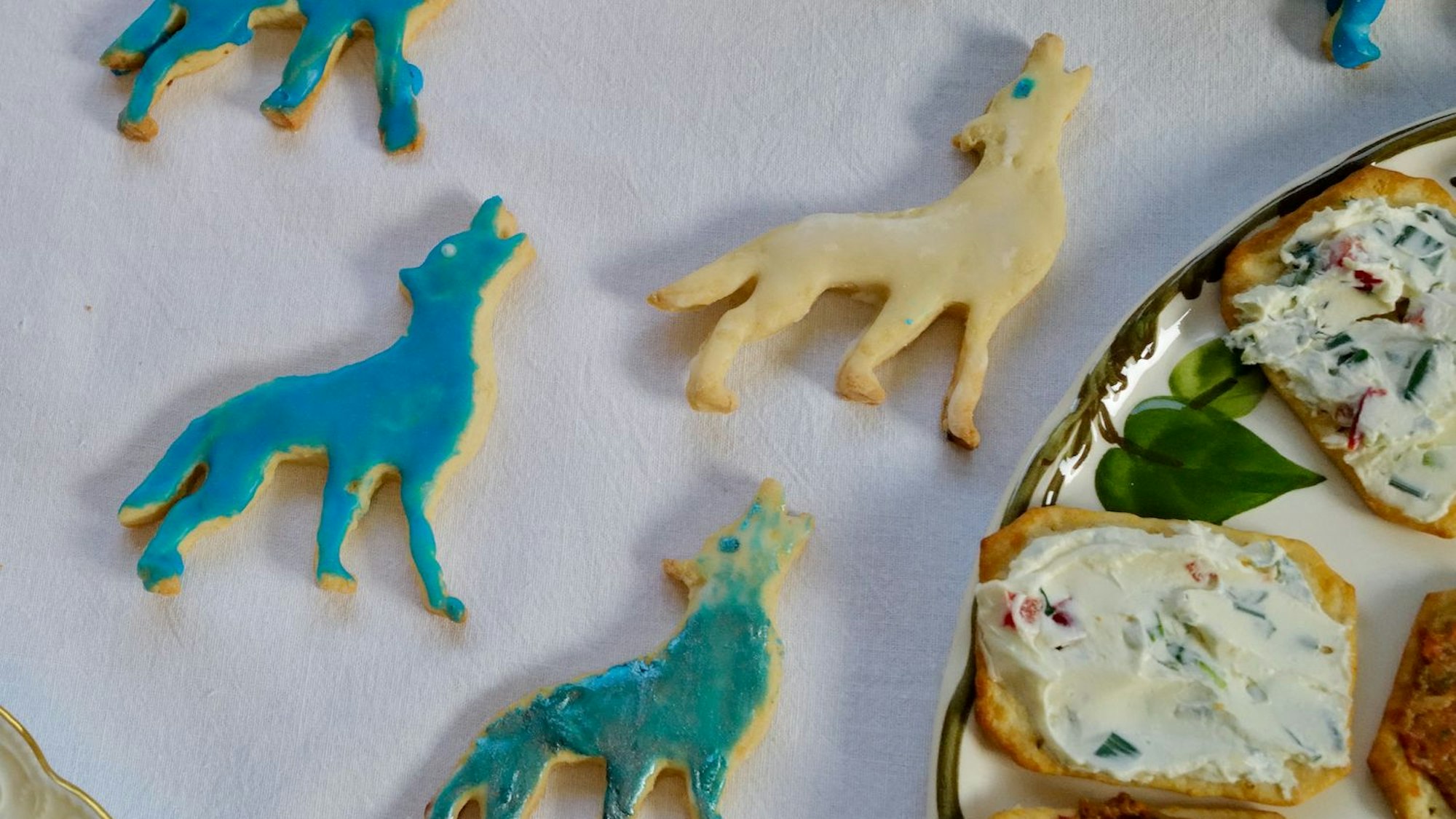 Wolfsgroschenroman der Kunstinitiative im Heimatverein Eitorf. gebackene Wölfe von Li Dreves