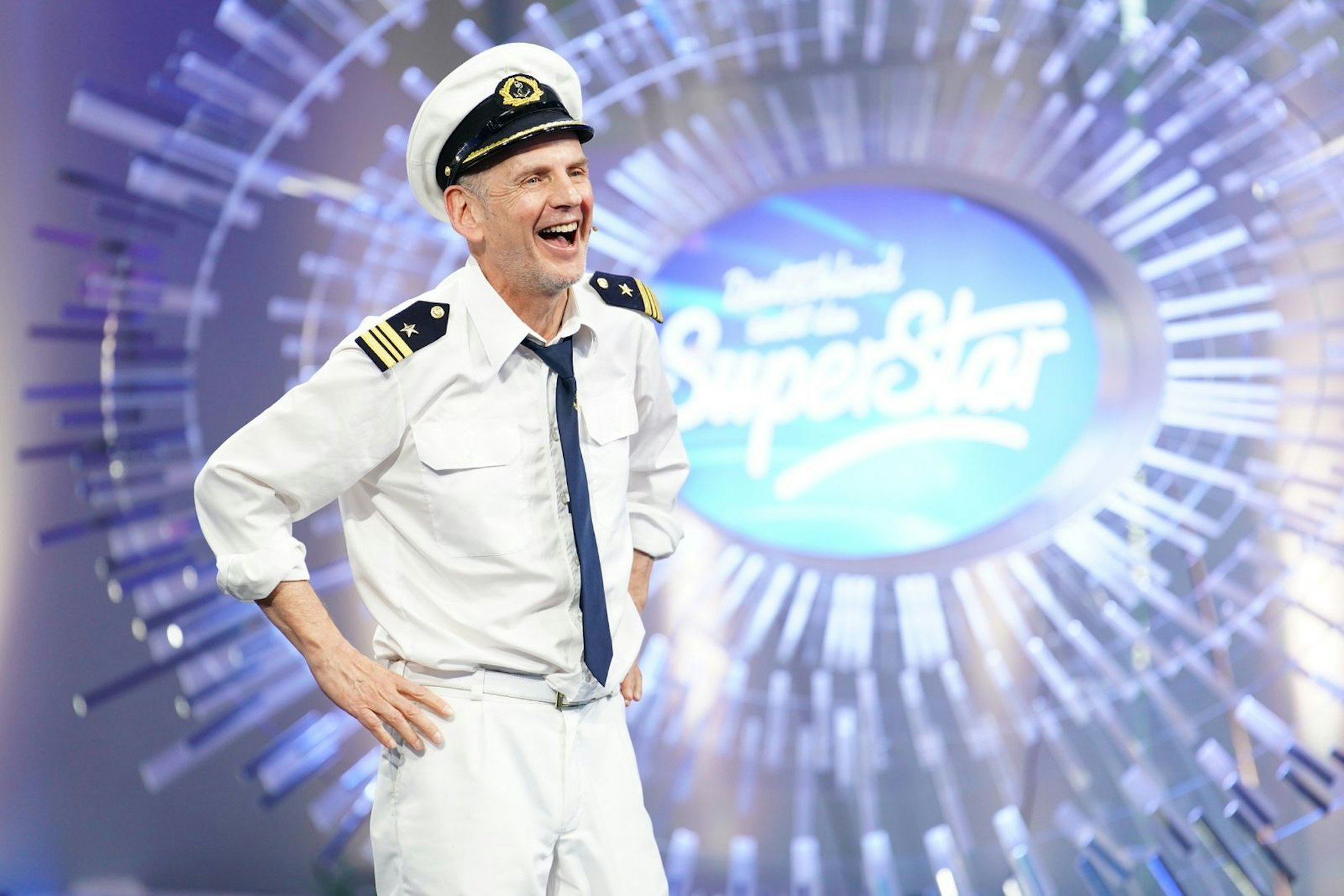 Michael (60) alias „Herr Kaleu“ war der einzige, der über seine Witze lachte. Ernst gemeint war aber seine Aussage „Ich bin der faulste Deutsche.“ Reichte nicht zum Weiterkommen. (Bild: RTL/Stefan Gregorowius)