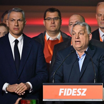 Ungarns Ministerpräsident Viktor Orban spricht nach der Bekanntgabe der Ergebnisse der Parlamentswahlen.