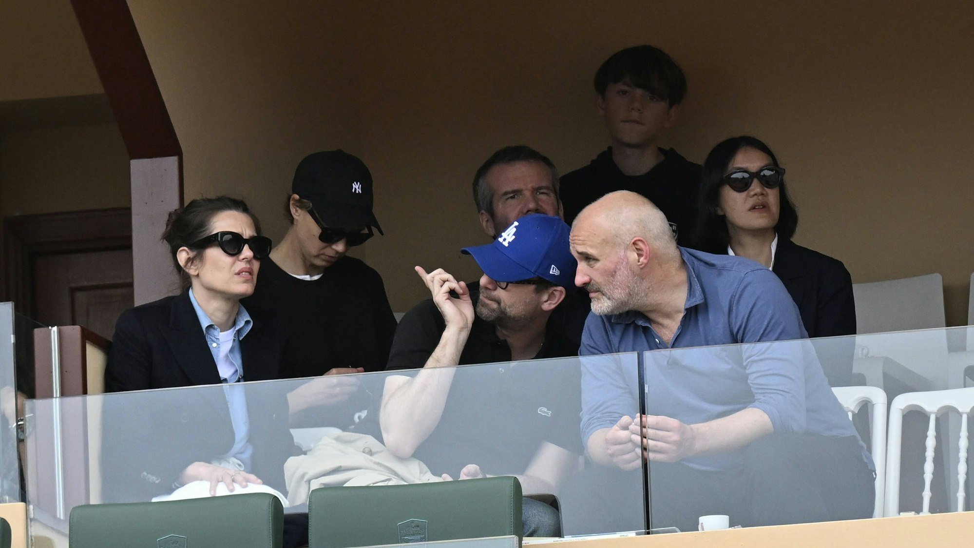 Charlotte Casiraghi, Nicolas Mathieu und Zuschauer.