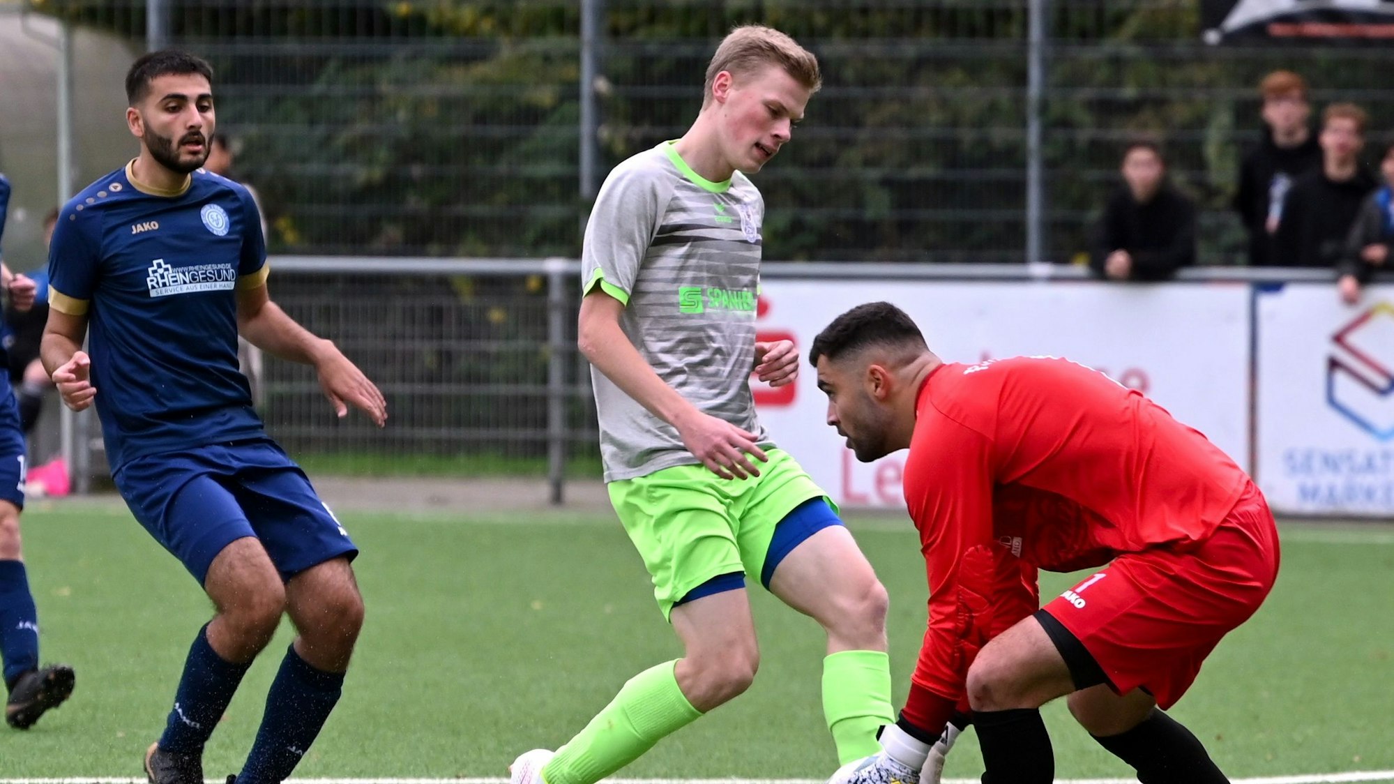 23.10.2022, Fussball-Bergfried Leverkusen-FC Pesch II
mitte: Marcel Heßdörfer (Bergfried Leverkusen)
Foto: Uli Herhaus
