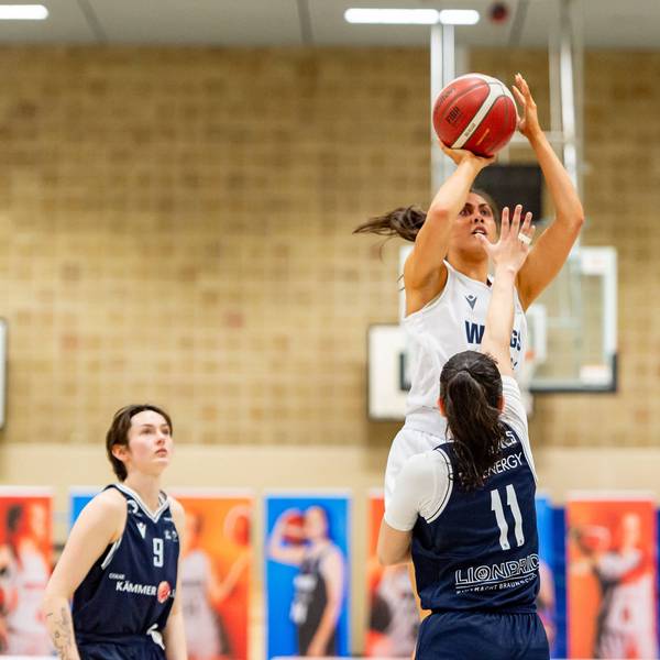 Sprungwurf Natalie Villaflor Wings Leverkusen,No.43 DEU, Leverkusen, 25.01.2026 Basketball, Damen 2.Bundesliga Nord, 16. Spieltag, Wings Leverkusen - Eintracht Braunschweig Lion Pride *** Jump shot Natalie Villaflor Wings Leverkusen,No 43 DEU, Leverkusen, 25 01 2026 Basketball, Womens 2 Bundesliga North, Matchday 16, Wings Leverkusen Eintracht Braunschweig Lion Pride