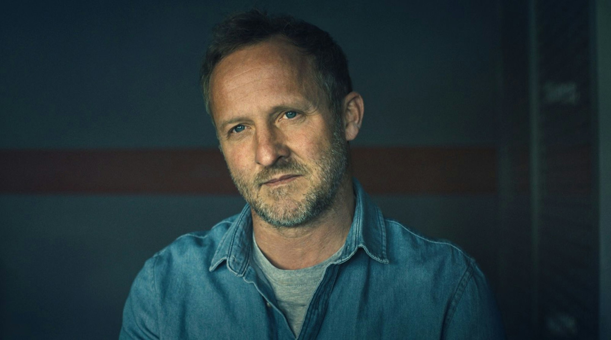 2004 feiert Maximilian Brückner (47) seinen Durchbruch mit dem Kinofilm „Männer wie wir“. Einem breiten Fernsehpublikum wurde er ab 2006 als „Tatort“-Kommissar Franz Kappl bekannt. Es folgten Rollen in Produktionen wie „Rubbeldiekatz“, „Die Wannseekonferenz“ und „Der Kroatien-Krimi“. (Bild: ARD Degeto/Constantin TV/Repro)