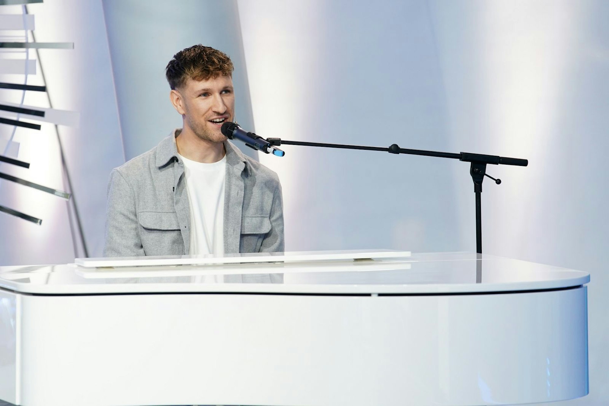 Sebastian Jaeger (29) beeindruckt das Jury-Dreigestirn mit „Falling“ (Harry Styles) und viel Gefühl in der Stimme. Recall gebucht. (Bild: RTL/Stefan Gregorowius)