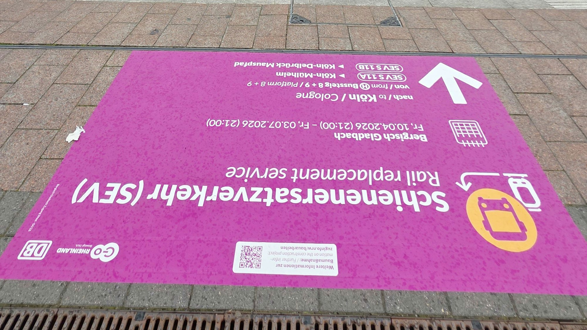 Das Foto zeigt eioe Markierung für die Ersatzbusse,