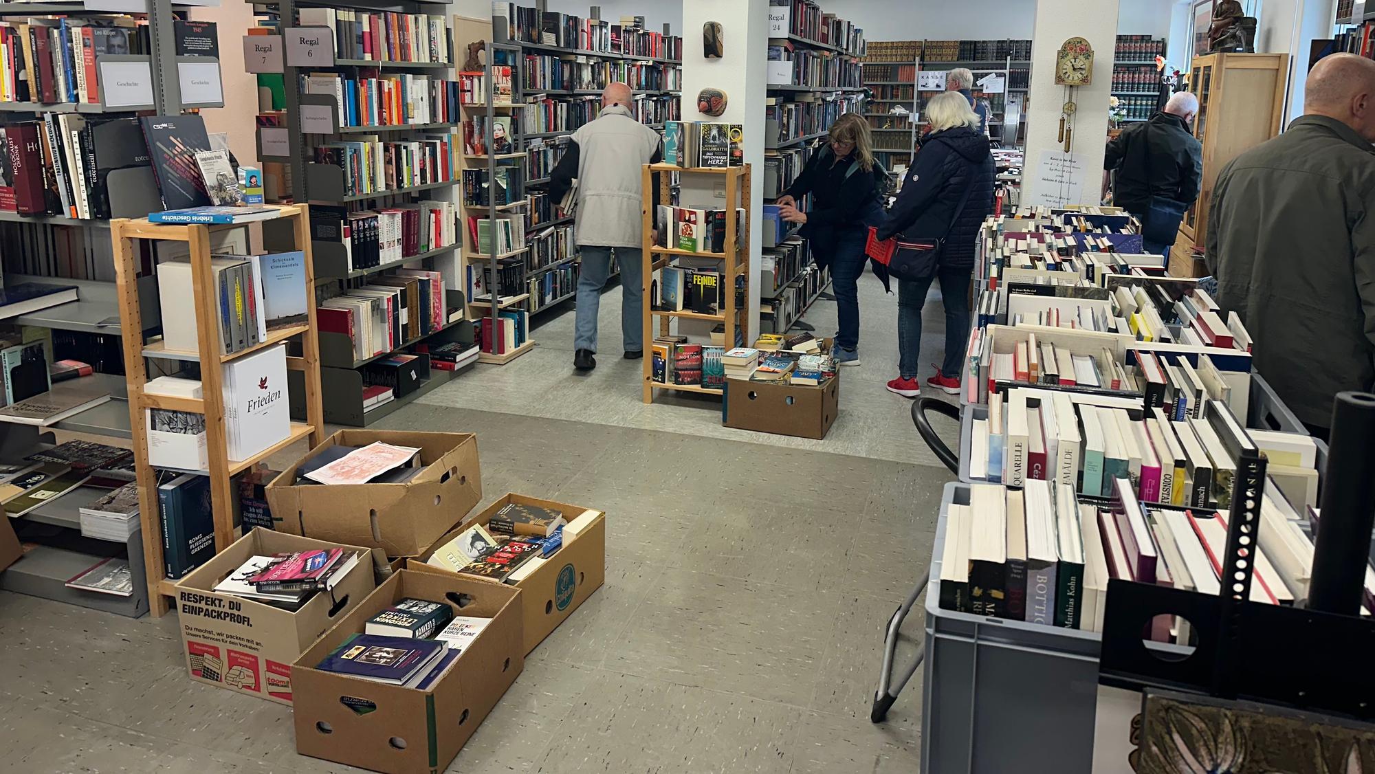 Beim Stöbern in den Regalen der Bücherhalle findet sich irgendwie immer ein Werk.
