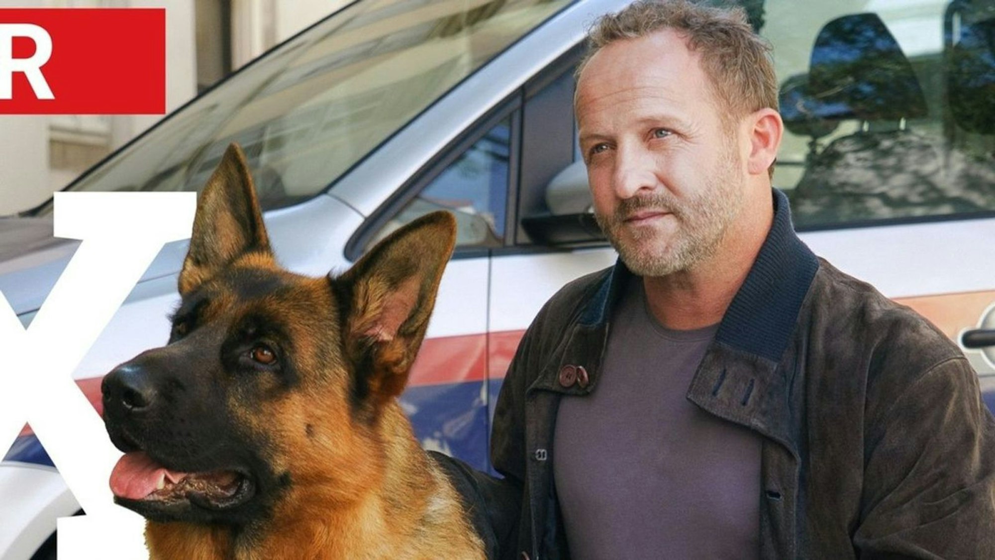 „Kommissar Rex“ kehrt ab 13. April mit einem neuen Partner ins Fernsehen zurück. Gespielt wird der menschliche Ermittler nun von Maximilian Brückner. Karl Markovics ist diesmal nicht dabei, er hat mit der Serie abgeschlossen. (Bild: SAT.1/ORF/Petro Domenigg)