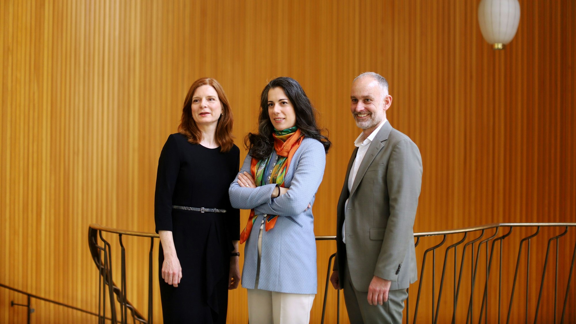 Katrin Vernau, WDR-Intendantin, Marie Jacquot, neue Chefdirigentin des WDR Sinfonieorchesters, und Sebastian König, Manager des WDR Sinfonieorchesters