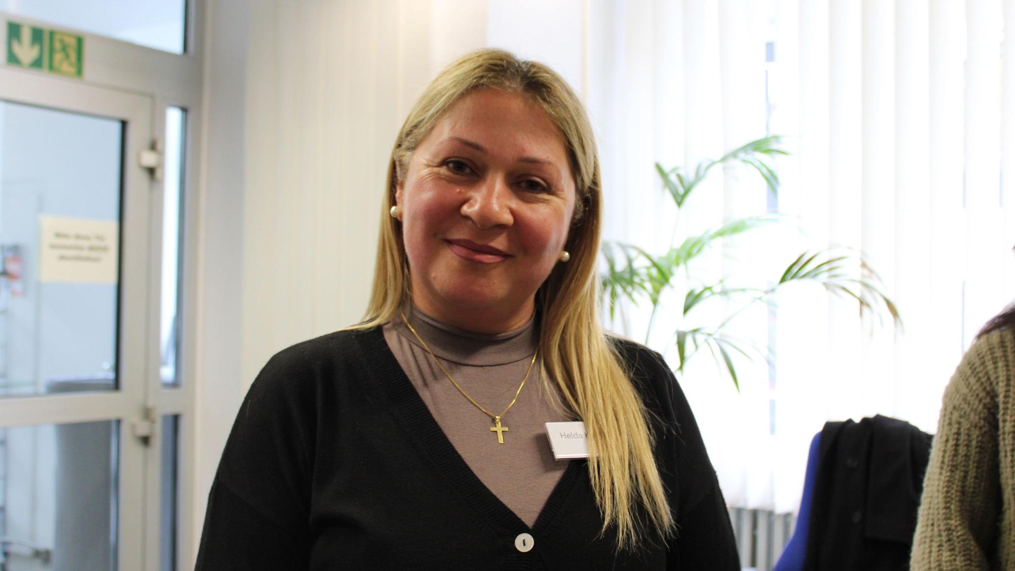Helda Kakos (51) aus Niederkassel ist heute selbst in der Geflüchtetenhilfe engagiert.