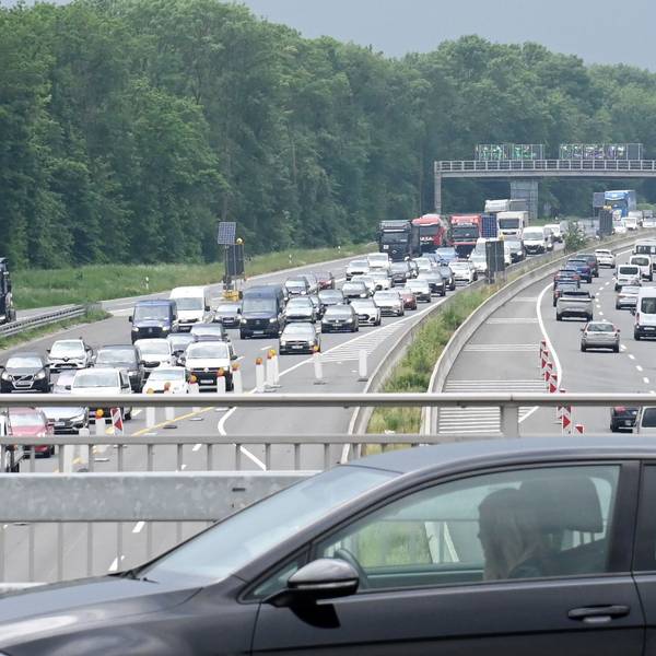 Stau auf der A1 in Richtung Autobahnkreuz Köln-Nord (Archivfoto).