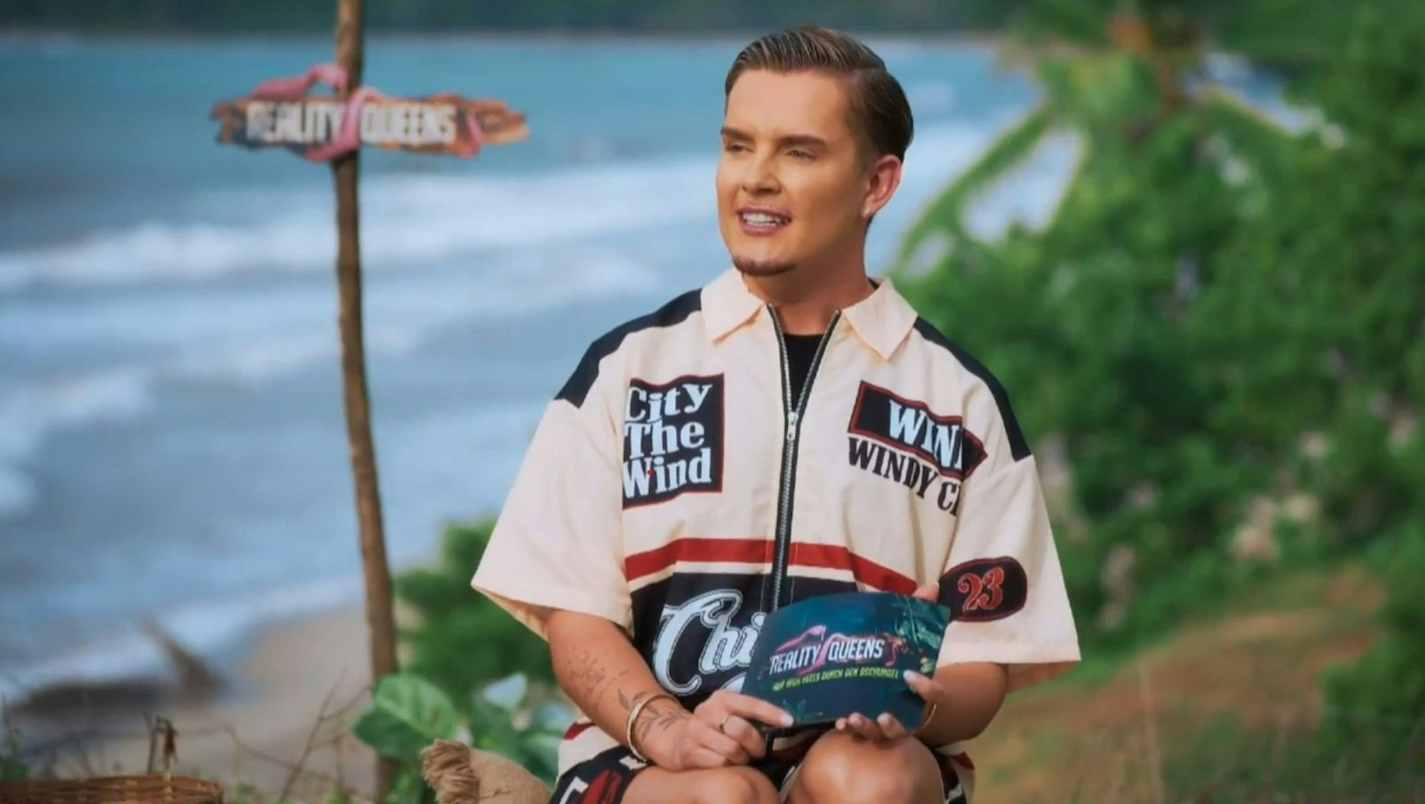 Eine Ankündigung von Twenty4Tim ließ alle „Reality Queens“ verblüfft zurück. (Bild: RTL)