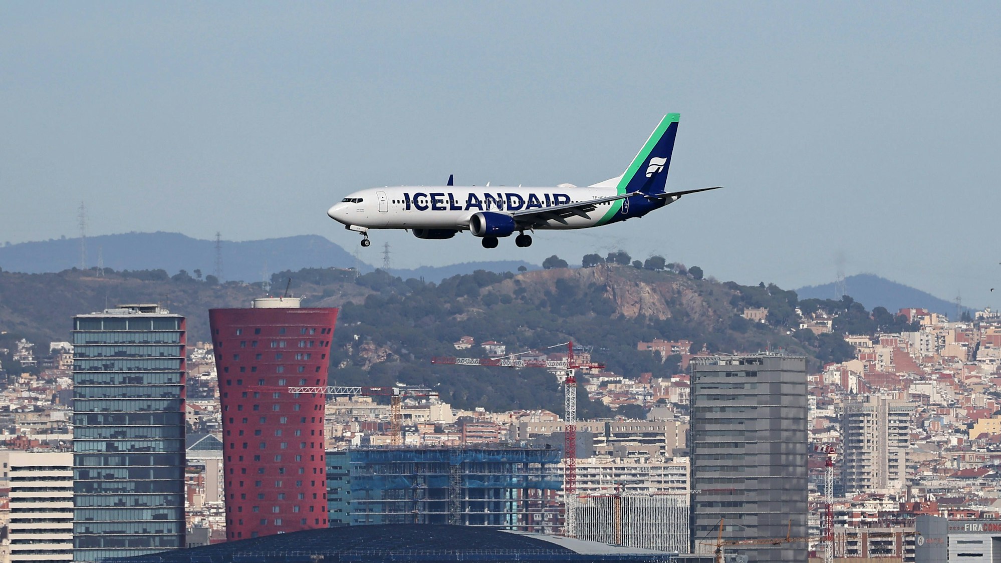 Eine Icelandair-Boeing im Landeanflug. (Symbolbild)