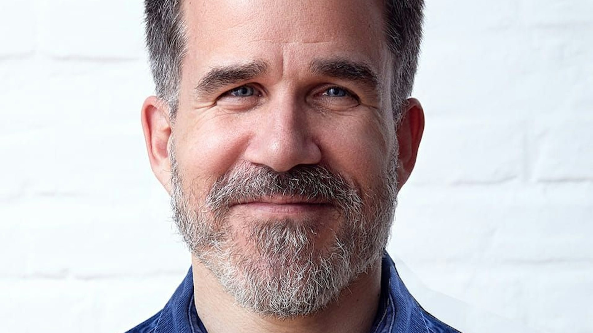 Das Foto zeigt einen Mann im Porträt.