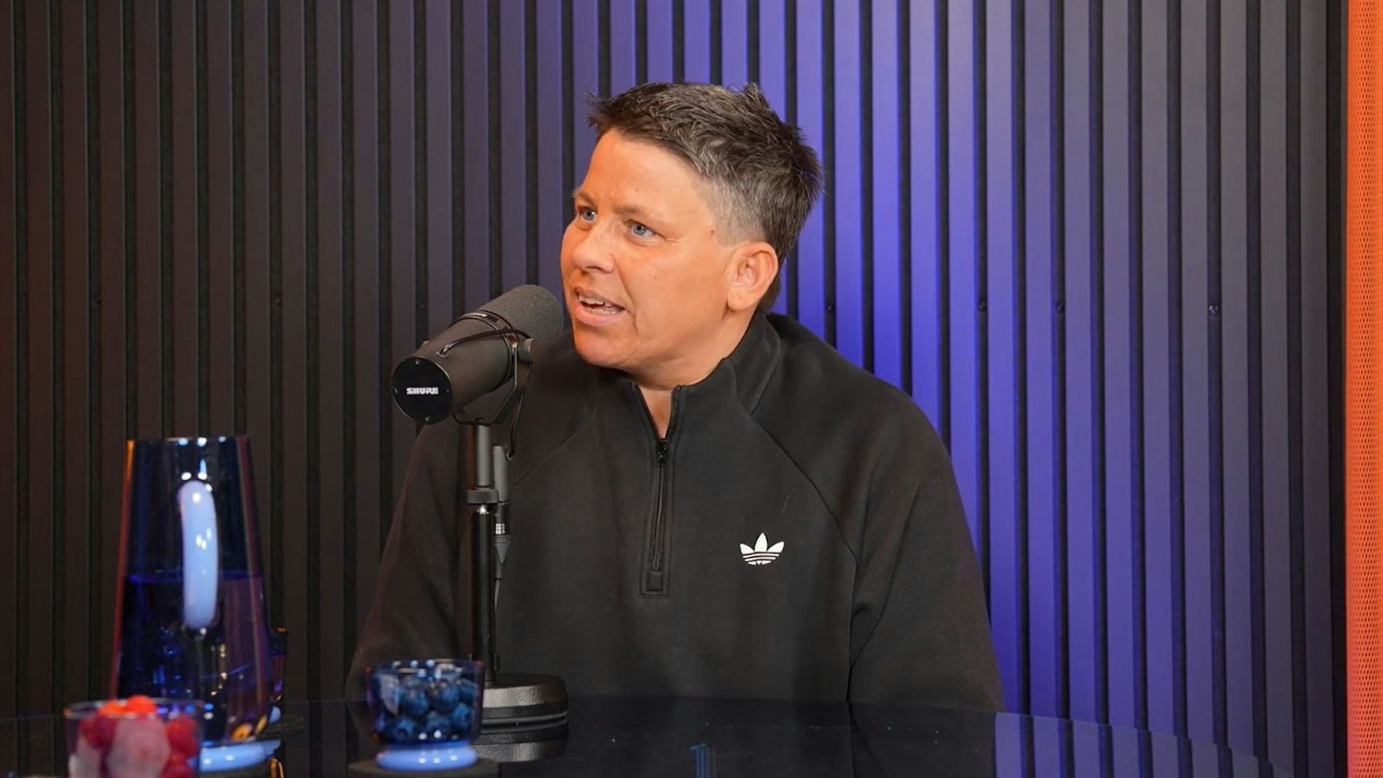 Im Podcast „Zwischen den Zeilen“ sprach Kerstin Ott offen über ihre Brustverkleinerung. (Bild: Early Studios)