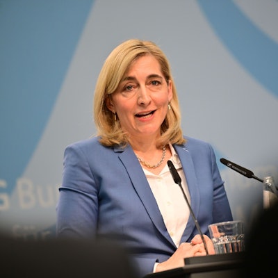 Nina Warken (CDU), Bundesministerin für Gesundheit, spricht während einer Pressekonferenz zur geplanten Finanzreform für die gesetzliche Krankenkasse (GKV).