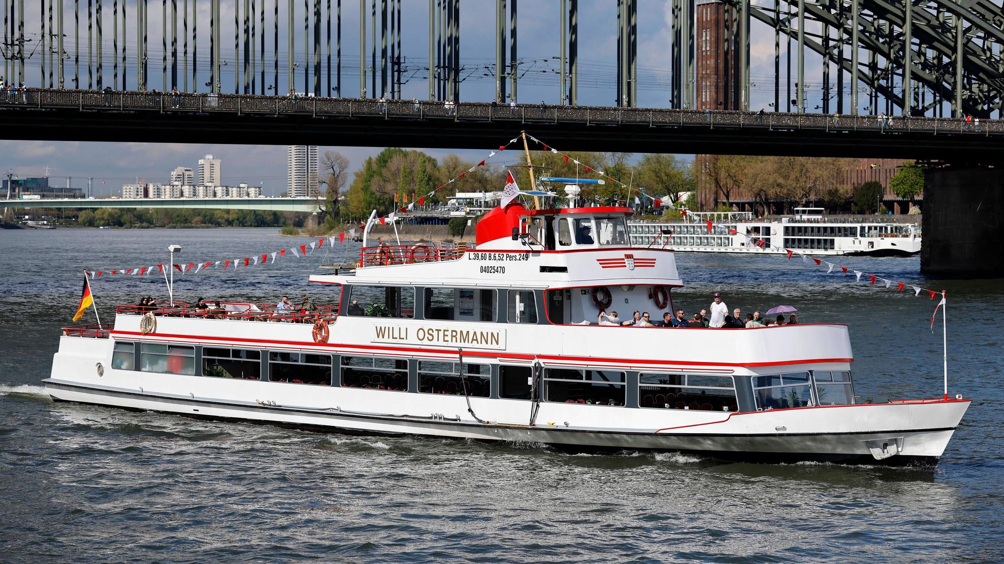 Die MS Willi Ostermann sollte das traditionsreiche „Müllemer Böötche“ fortführen – dann wurde 2019 der Landesteg zerstört (Archivbild).