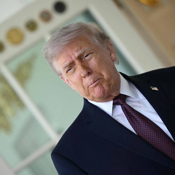 US-Präsident Donald Trump spricht am 13. April 2026 vor dem Oval Office im Weißen Haus in Washington, D.C., mit der Presse.
